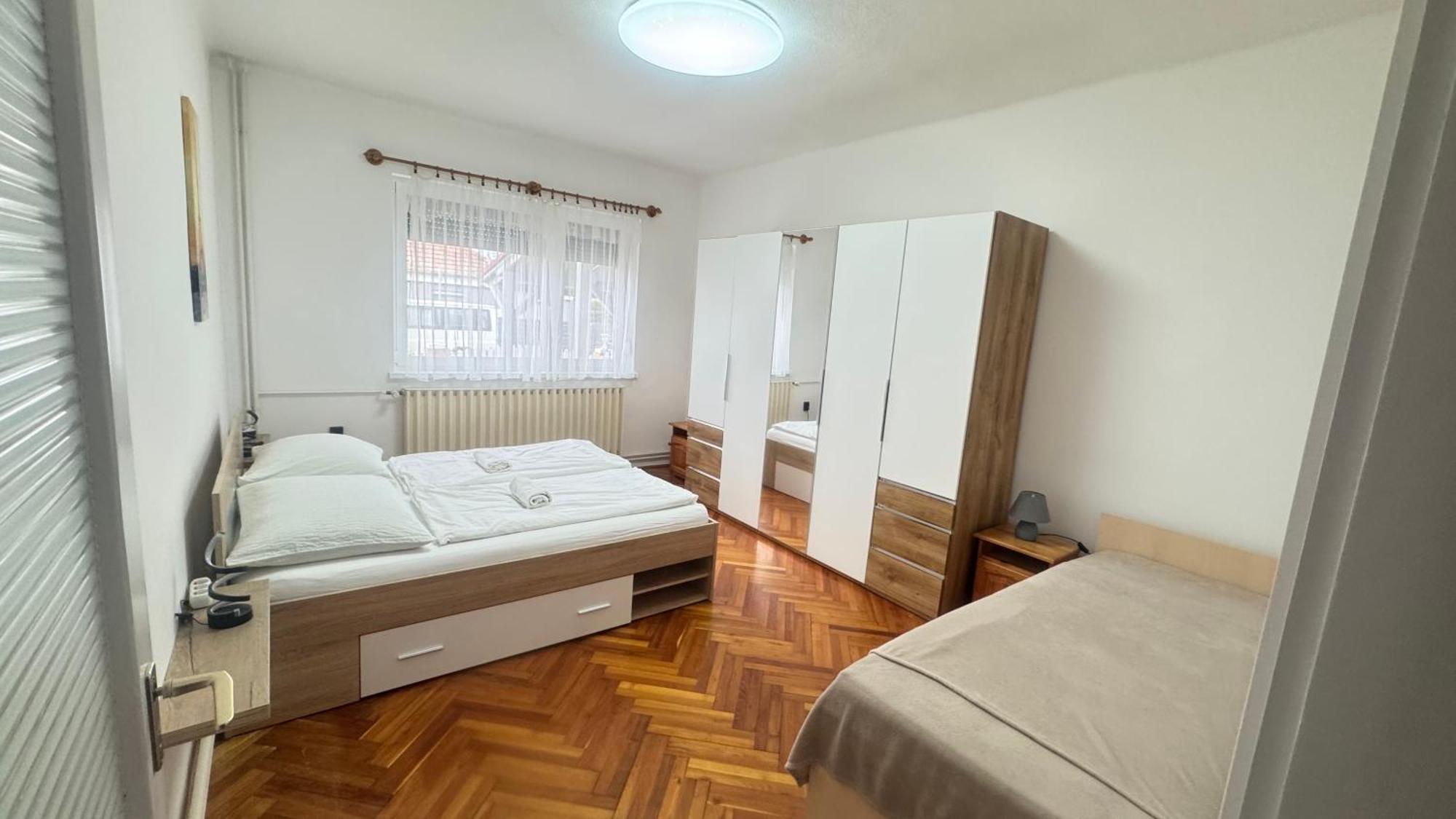 Pingvin Cukraszda Apartman Balatonmáriafürdő المظهر الخارجي الصورة